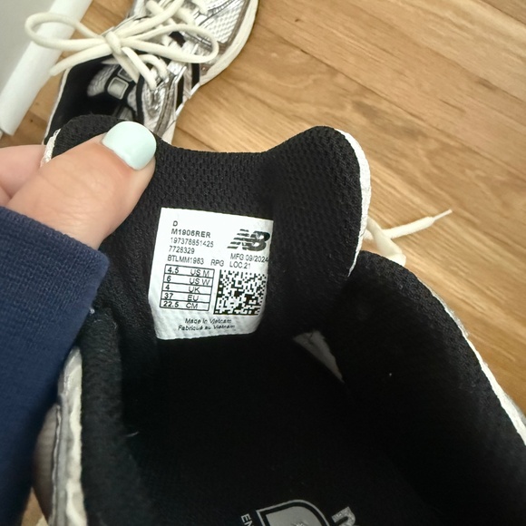 New balance sneakers - Picture 6 of 6